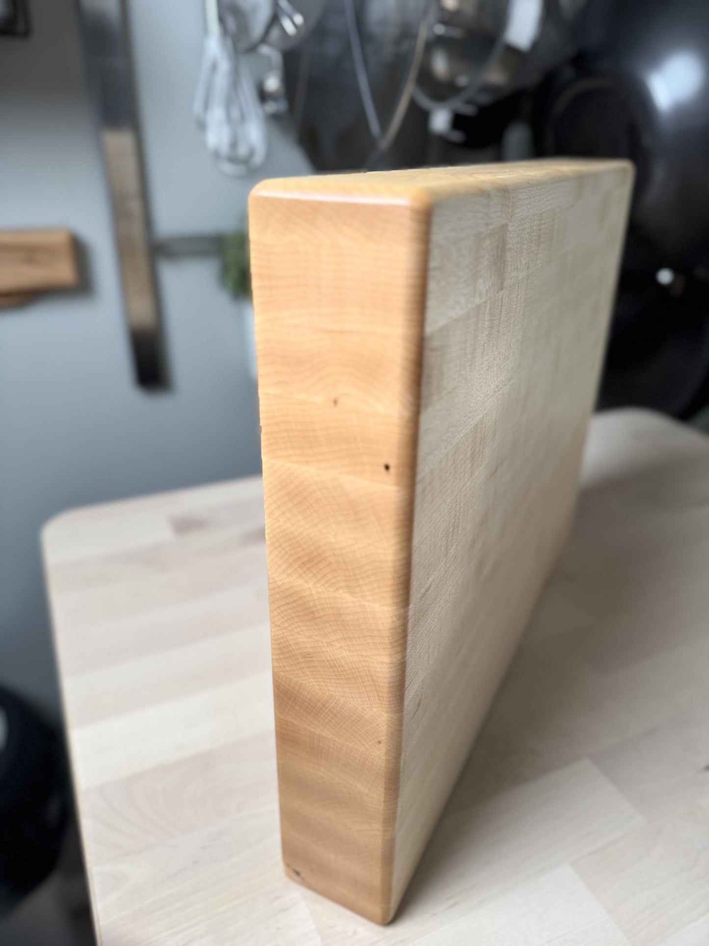 "BASTION" MAPLE EDGE GRAIN BUTCHER BLOCK