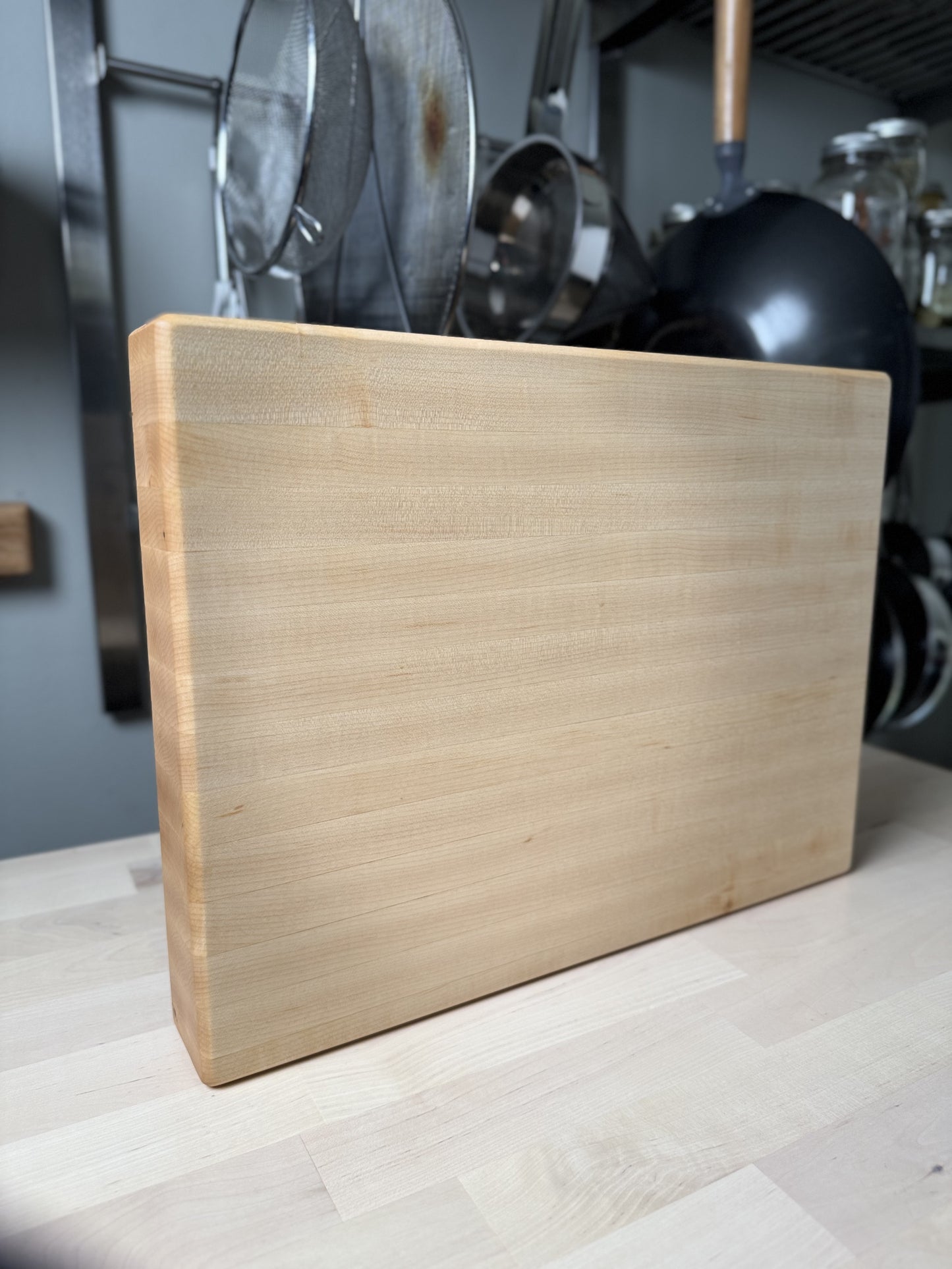 "BASTION" MAPLE EDGE GRAIN BUTCHER BLOCK
