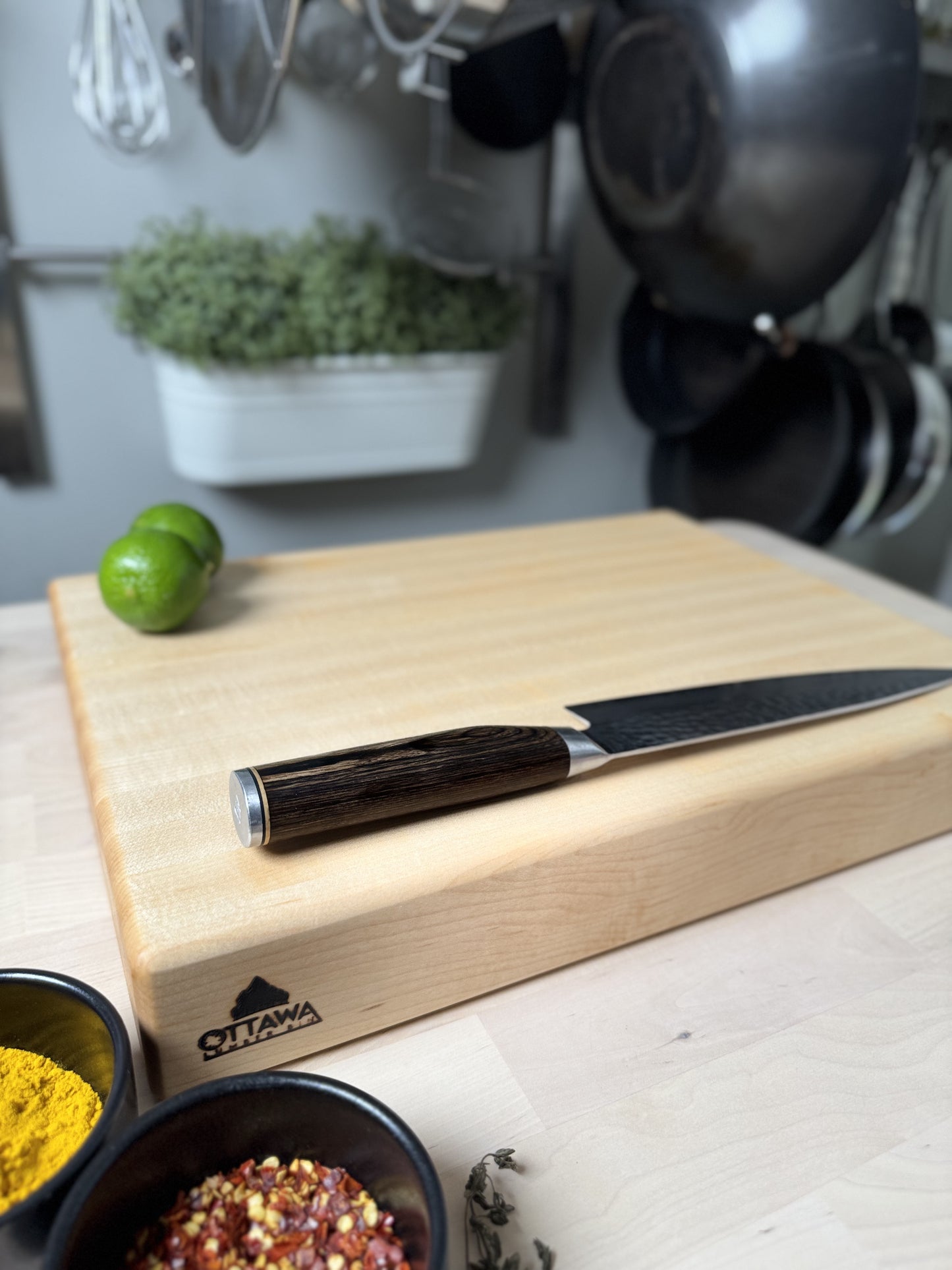 "BASTION" MAPLE EDGE GRAIN BUTCHER BLOCK