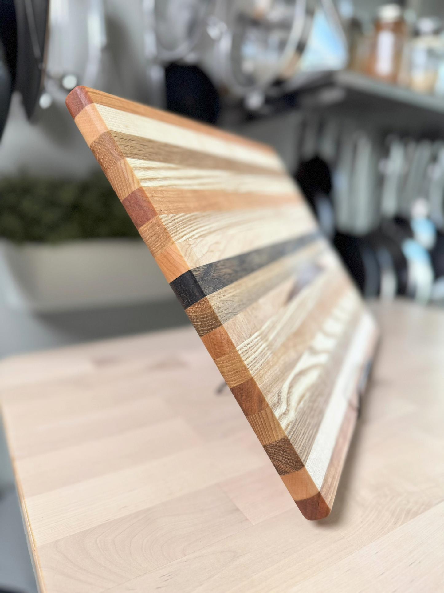 "HUGHTON" MAPLE+CHERRY+ASH+WHITE OAK EDGE GRAIN CUTTING BOARD