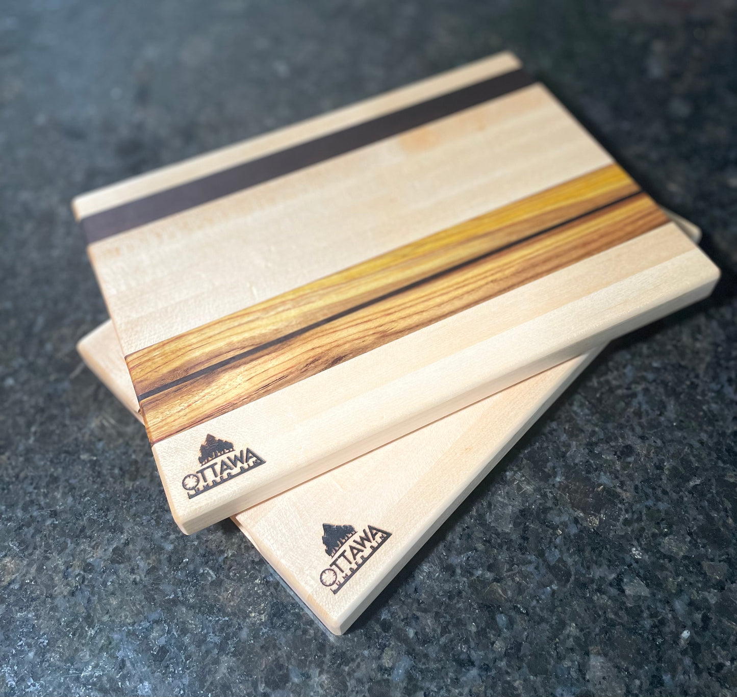 "HANSMERE" MAPLE+CANARYWOOD+TOASTED MAPLE HORIZON EDGE GRAIN CUTTING BOARD